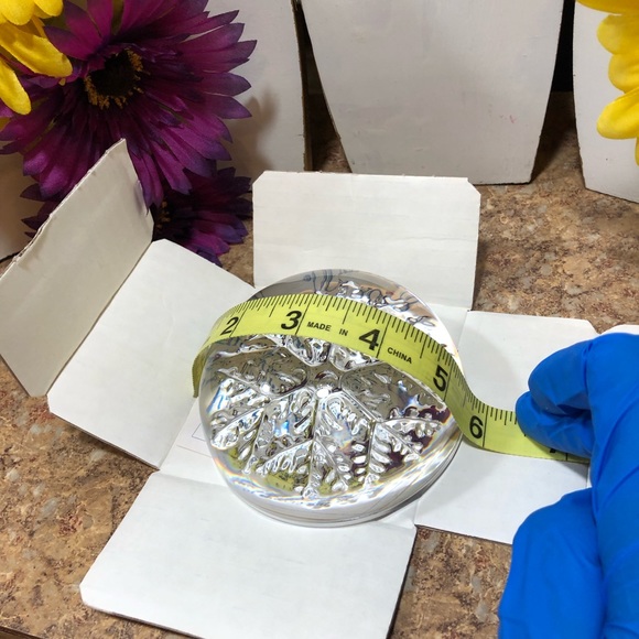 Vintage Avon Individually Made Crystal Snowflake Paperweight In Original Box - Picture 15 of 16